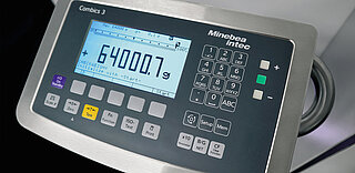 Use of Combics 3 for precise counting and weighing in the clean room