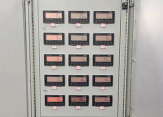 Immagine che mostra gli indicatori di processo X2 nel sito di produzione di dongyue