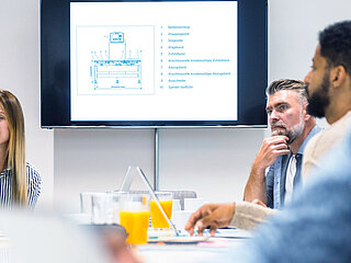 Personnes participant à une session de formation