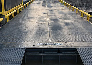 Pont bascule tout métal hors sol avec rampes métalliques 