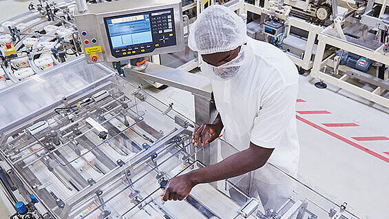 Multi-lane checkweigher for maximum throughput in the smallest of space