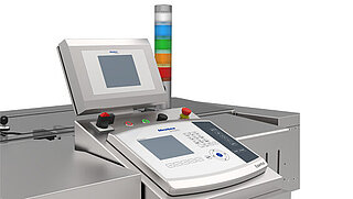 Vista dettagliata delle due interfacce del metal detector e della selezionatrice ponderale combinati Essentus L Performance Combi 