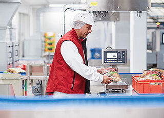 Somebody works with one minebea solution system in the bakery production