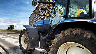 Photo montrant un tracteur sur une balance de camion minebea intec