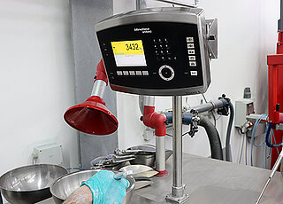 Precise weighing of pigments and additives with the bench scale
